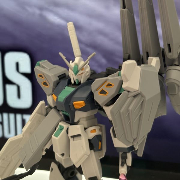 HGアリュゼウスの中の人こと量産型νガンダム半壊状態です素組💦このままでも充分素晴らしいですね👍ただ私は勿論全塗装するのでこれからアリュゼウスの装甲パチ組してバラしてからの皆さん大好きヤスリ掛け‼️ゴールデンウィークにヤスリ掛けなんて本当贅沢な時間の使い方だな笑笑その前にクスィーも控えてるんだ‼️時間がなんぼあっても足りない💦でも完成したらそんな苦労も忘れしまいますよね😁この量産型νガンダム半壊状態ってモデラーさん達の俺ならではの半壊状態ってのが沢山投稿ありそうですね楽しみです😊色んな形態で遊べるキッドを出して来るBANDAIは素晴らしいですね👍(4枚目)