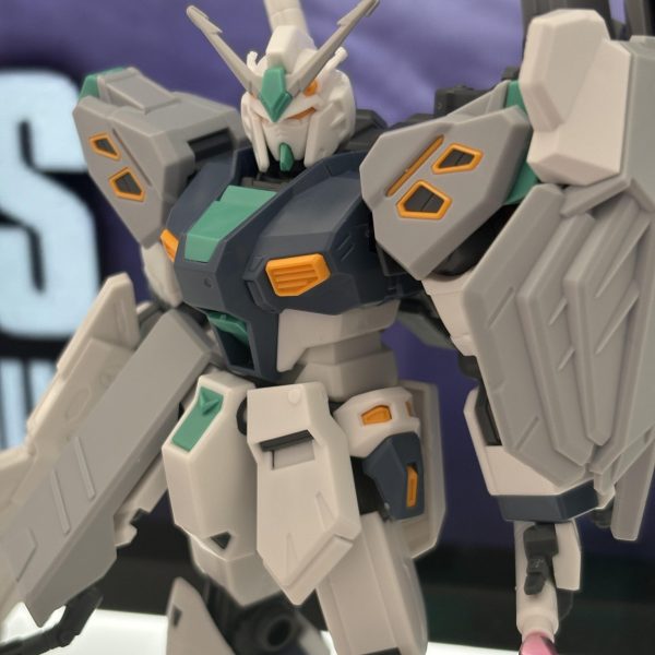 HGアリュゼウスの中の人こと量産型νガンダム半壊状態です素組💦このままでも充分素晴らしいですね👍ただ私は勿論全塗装するのでこれからアリュゼウスの装甲パチ組してバラしてからの皆さん大好きヤスリ掛け‼️ゴールデンウィークにヤスリ掛けなんて本当贅沢な時間の使い方だな笑笑その前にクスィーも控えてるんだ‼️時間がなんぼあっても足りない💦でも完成したらそんな苦労も忘れしまいますよね😁この量産型νガンダム半壊状態ってモデラーさん達の俺ならではの半壊状態ってのが沢山投稿ありそうですね楽しみです😊色んな形態で遊べるキッドを出して来るBANDAIは素晴らしいですね👍(3枚目)