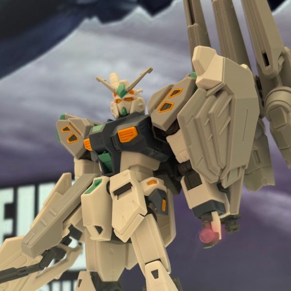 HGアリュゼウス　量産型νガンダム半壊状態