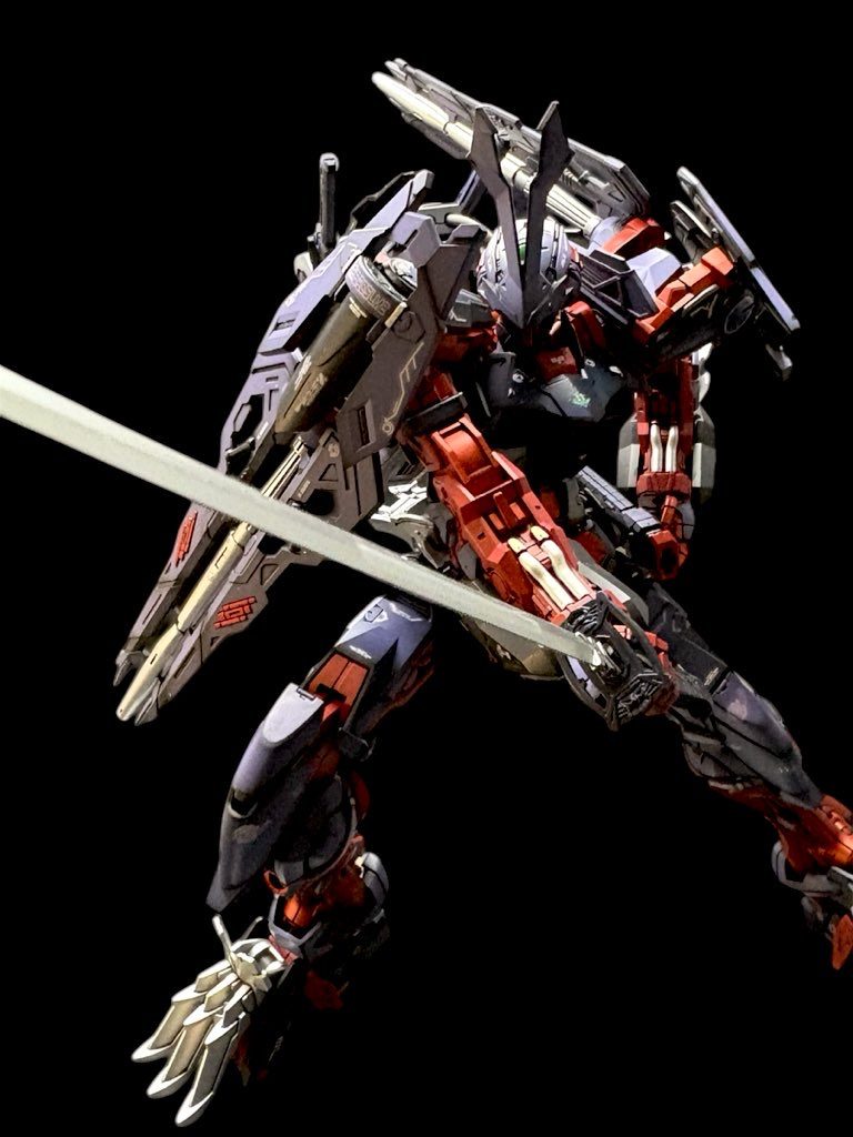 トップヘビーなフォルムでカッコイイですが肩稼働に癖があります。