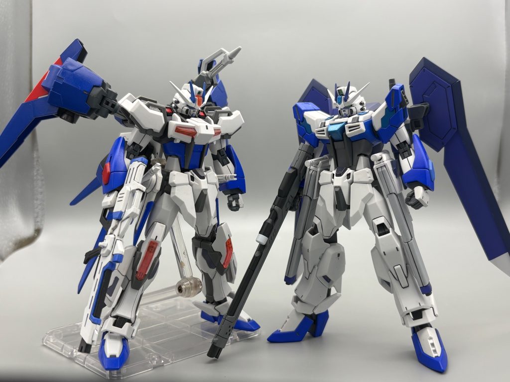 前回作ったAl-Sと並べて。今回のヴェロシティはAl-Sを進化させたイメージです。色味、武装をシンプルにして完成度を高めた、そんな感じです。追伸 足逆になってましたm(_ _)mm(_ _)mm(_ _)mm(_ _)m