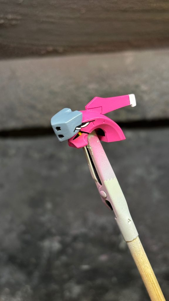 頭部の印象的なノーズアートは、ガンダムデカール 鉄血のオルフェンズ汎用1のグレイズ改弐用のものを現物合わせでカット、貼り付け。最後までご覧いただきありがとうございました。不定期ではありますが旧作も混じえて投稿していく予定ですのでよろしくお願いいたします。