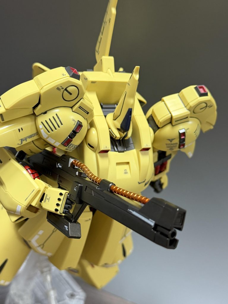 センサー？みたいなとこの塗り分けが細かくてめちゃ大変でした😱明るいグリーンは何かな〜って思いメタリックレッドにしましたここをどうするかで悩みまくり作り始めるの遅くなってしまった塗ってみたら細かすぎてただの赤にしか見えないし( ´△｀)