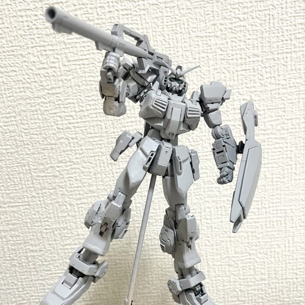 汚いし雑ですがなんとか上腕パテでもって足パーツをくっつけました写真をとってるともうこれで完成でいいんじゃないかと思ってしまいますがゆっくりでも頑張っていきますのであたたかく見守ってください&nbsp;ベースはHGユニコーンパーツにRGマークIIスカートはHGハイニューガンダム（3枚目）