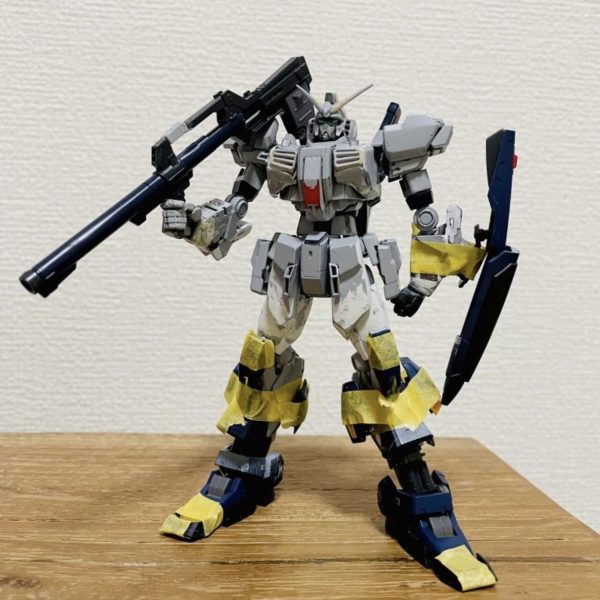 汚いし雑ですがなんとか上腕パテでもって足パーツをくっつけました写真をとってるともうこれで完成でいいんじゃないかと思ってしまいますがゆっくりでも頑張っていきますのであたたかく見守ってください&nbsp;ベースはHGユニコーンパーツにRGマークIIスカートはHGハイニューガンダム（5枚目）