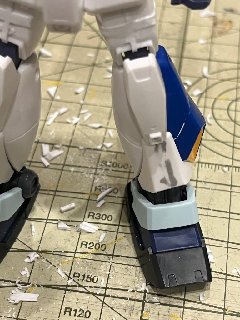 くるぶしの丸イチモールドのデザインが違ったり後ろ側にもガードが付いたりするので、この後3種のキットを切った貼ったしてます。楽しいです。