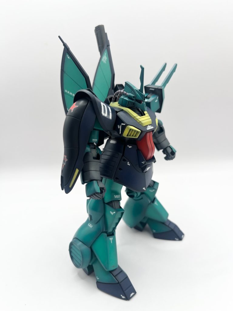 右側面。プロポーション◎。