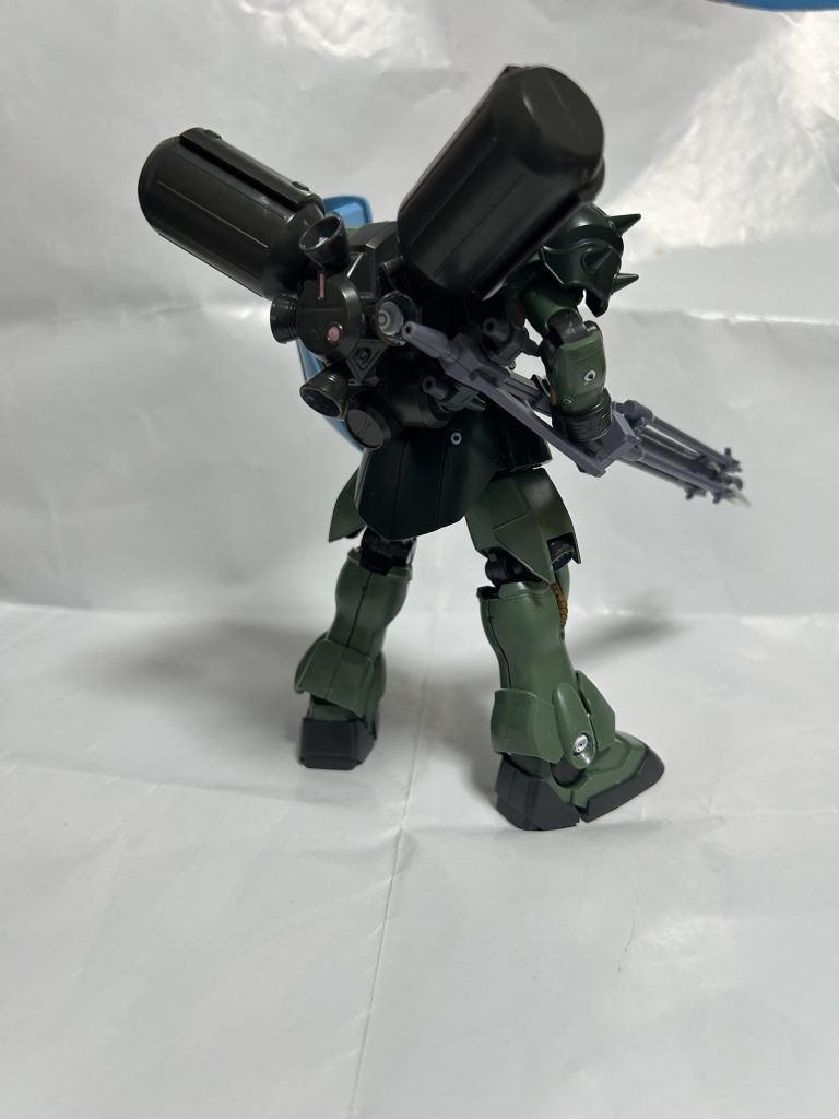 バックパックはランゲ・ブルーノ砲・改およびスタビライザーを廃した重装バックパックを装備している。武装はビーム・トライデント付きバハル・ライフル、RFハイゴッグのものを転用したアームシールド。