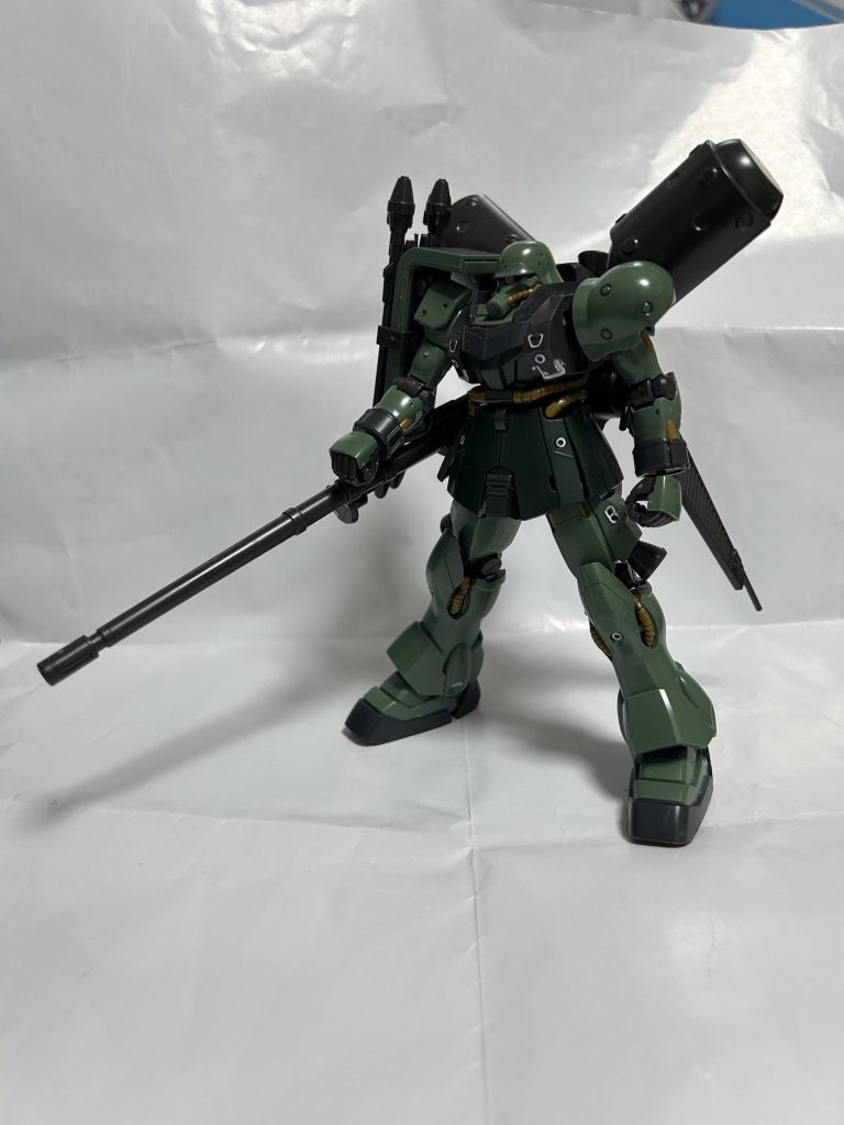 AMS-129 ギラ・ズール(クレル・ノンク機)MAUヒルデマリーの隊員クレル・ノンク中尉の機体。重装型に当たる機体で、基本性能はフレグ機に比べ重装バックパックの分勝っている。