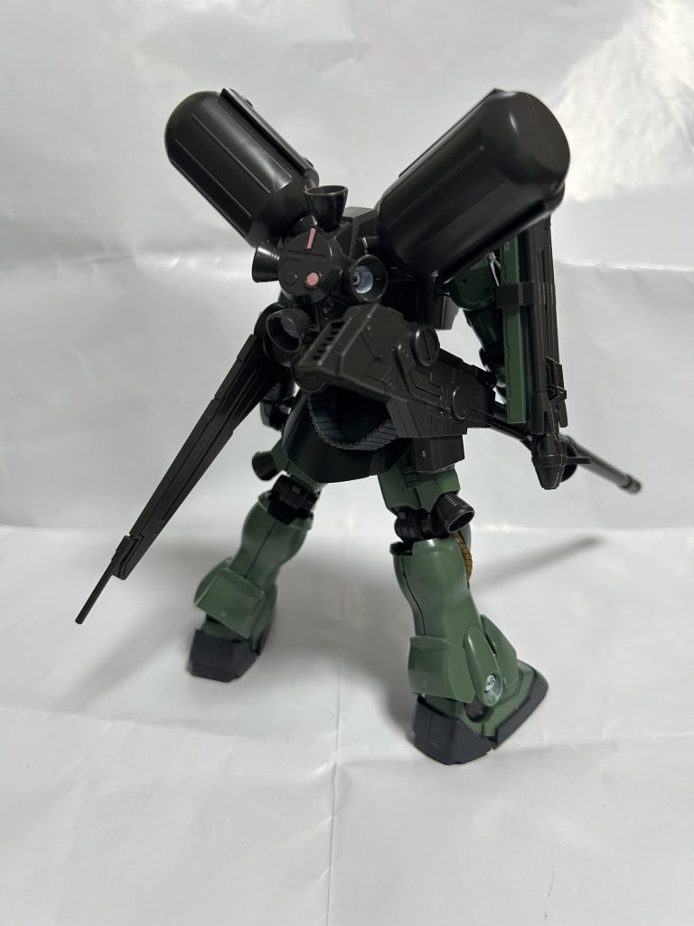 武装は重装バックパックに装備されたランゲ・ブルーノ砲・改、ビーム・サーベル、シュツルム・ファウスト。