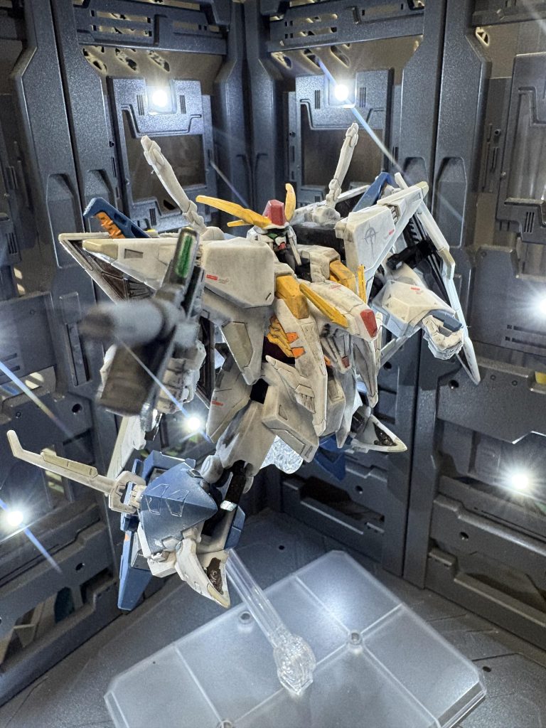 いろんな資料を見て足りない部分の塗装を行いました。