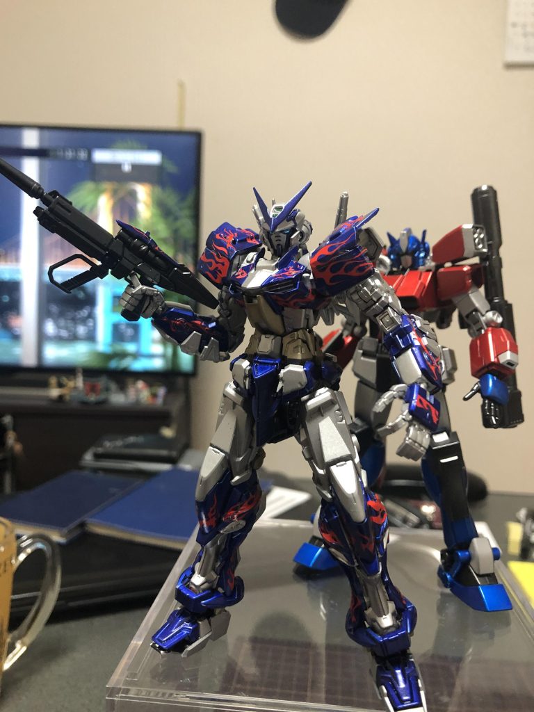 数日前にミキシング作成したコンボイ司令官とツーショット。