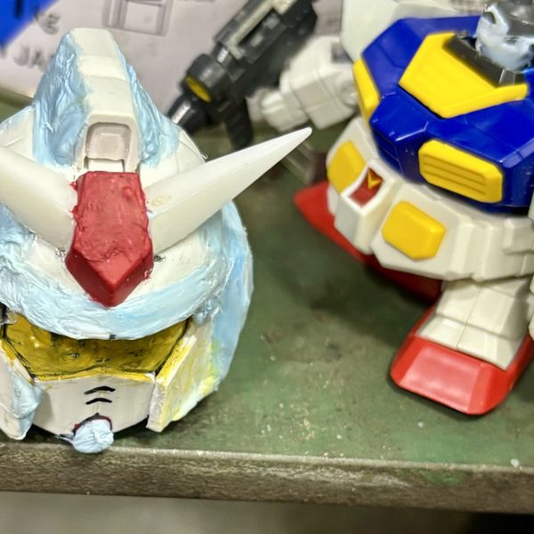 進捗です＾＾絵を &nbsp;描き素材　BB戦士　ガンダム を 用意｡｡｡｡｡｡｡｡｡｡｡｡切った　貼った色々　ふっ飛ばし頭部　の　サイズアップは大まかに済みました！SD は　見た目 が 全てです＾＾&nbsp;&nbsp;（3枚目）