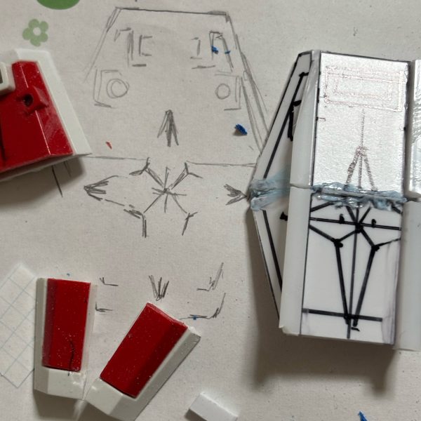 閲覧ありがとうございます。＾＾&nbsp;ハンマー は&nbsp;たこ焼き ＋ トゲトゲ山田製作所さん のクレーン の 鎖船 の イカリ みたいな持ち手 は プラ板 等で&nbsp;作ります。シールド はケロロ軍曹 の&nbsp;ガンダムアイテム を&nbsp;参考 に&nbsp;模倣 しております。（4枚目）