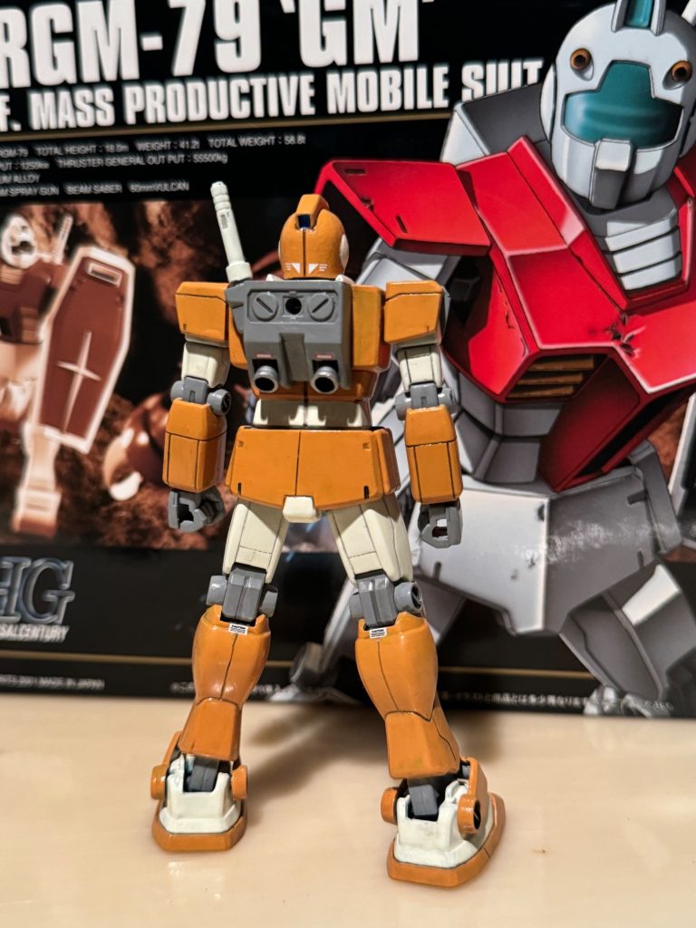 筋彫りと足の延長、肩、コクピットの加工のみなので簡単な作りですね。一応コクピットのガラス部分はレジンを後から入れて固めています。