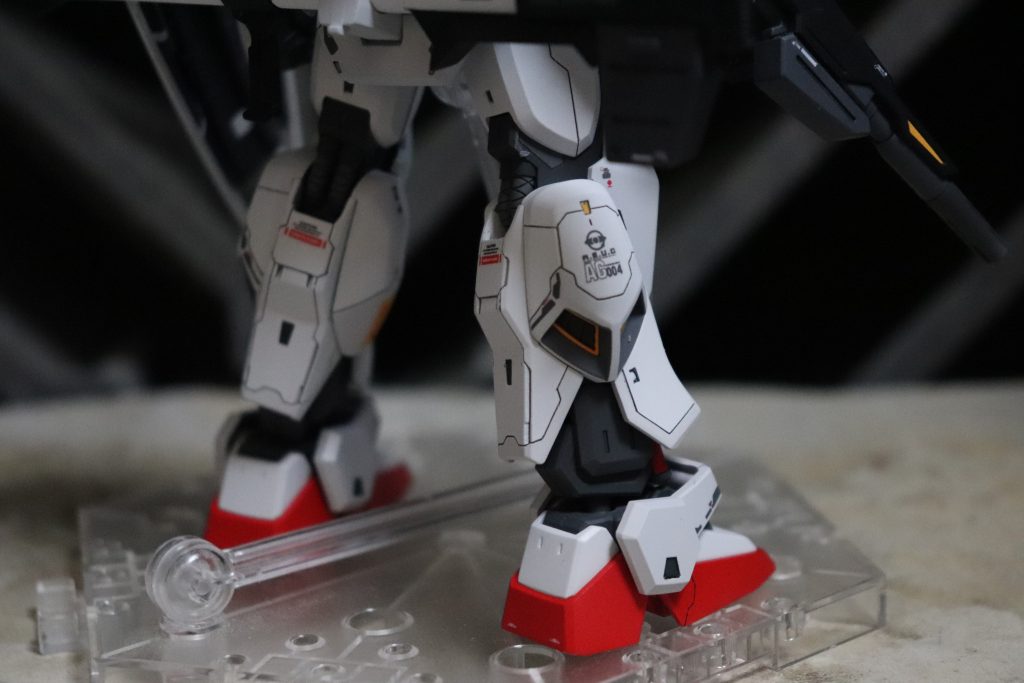 脚部スジボリ、塗り分け