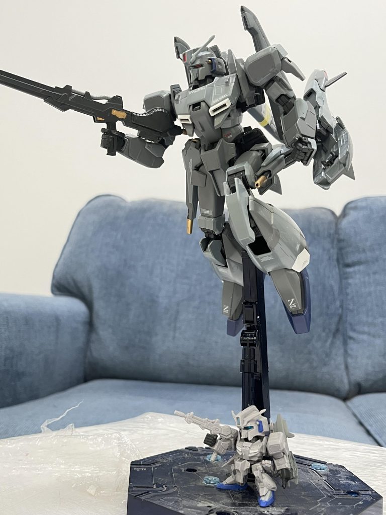 限定品と言いますが、頭部にメガビームキャノンが装着可能だけで通常版の商品とはあまり違いません。ZZでも一発だけを考えながらゼータの出力では無理だと思います。ゼータプラスちゃんと射撃するのは面白いので笑わせました。