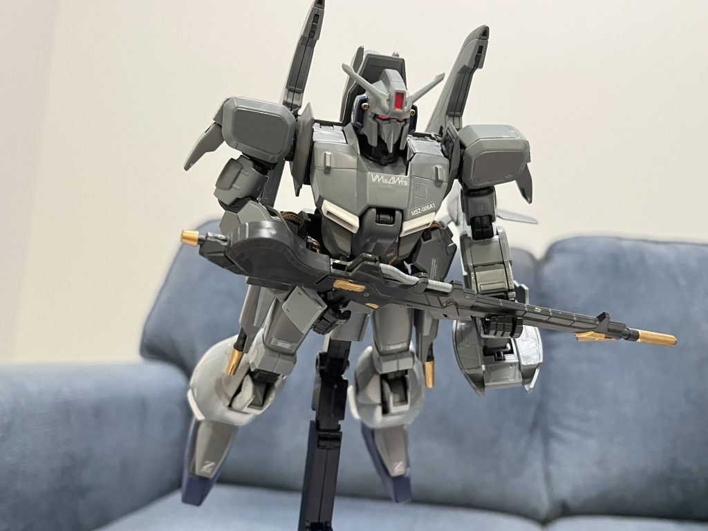 ゼータプラスの活躍と言えばガンダムセンチネルより主役のSガンダムを援護することです。アーガマ級ペガサスIIIからの発進のイメージをやってみます。FAZZからゼータプラスに乗り換えるシン (Seed Destinyのうぬぼれのシンは別物です)の犠牲によるSガンダムの合体を成功させるのは悲しいです。(gundam-kao9)