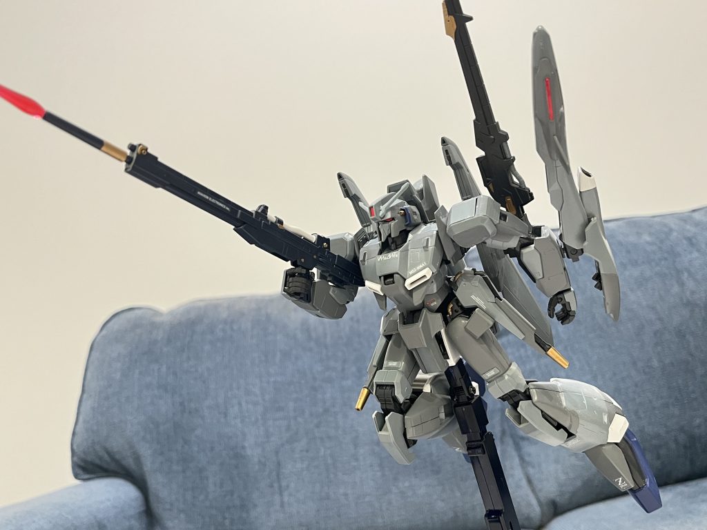 旧ゼータをベースにしたキットですから、可動域は厳しいです。こんな硬いポージングでも撮影が楽しかったので文句はありません。