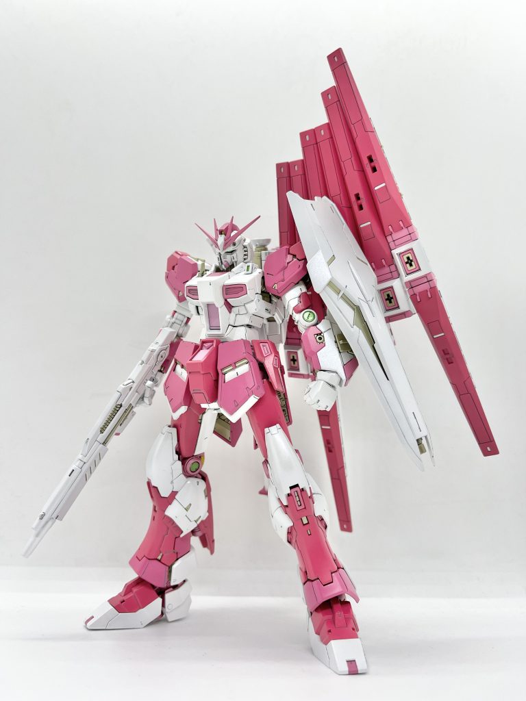 パーツの下処理は、平面部は600番、曲面は400番と、時短も考慮した必要最低限の処理に留めてます。かなりビビッドなカラーリングもあり、印象は大分変わりましたが、自分で作った事もあり、愛着は人一倍。尚、制作期間は約1ヶ月くらいでした。