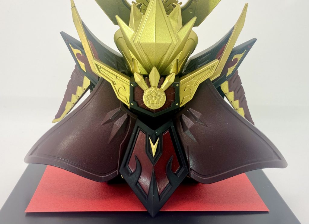 塗装も五月人形の鎧兜をイメージして黒サフからの全塗装。甲冑部分のワインがいい雰囲気を出してくれました。