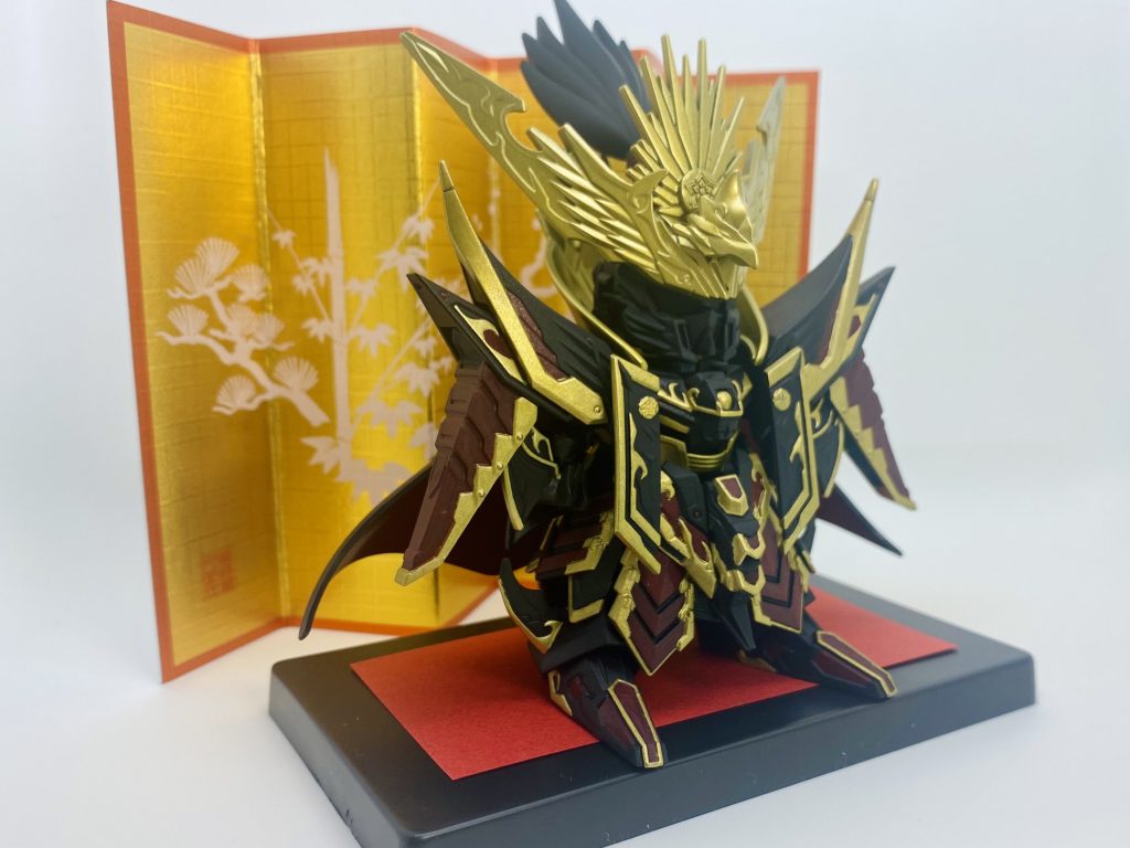 「五月人形の鎧兜」のイメージから離れてしまうため、手首のパーツは外しました。同様に目も書き込んでいません。