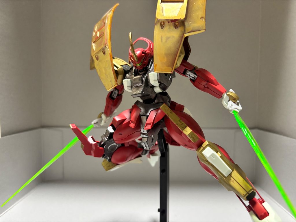 近接武器を追加しました。旧キットデスティニーのフラッシュエッジにダブルエックスのビームサーベルの刃を無改造で付けてます。