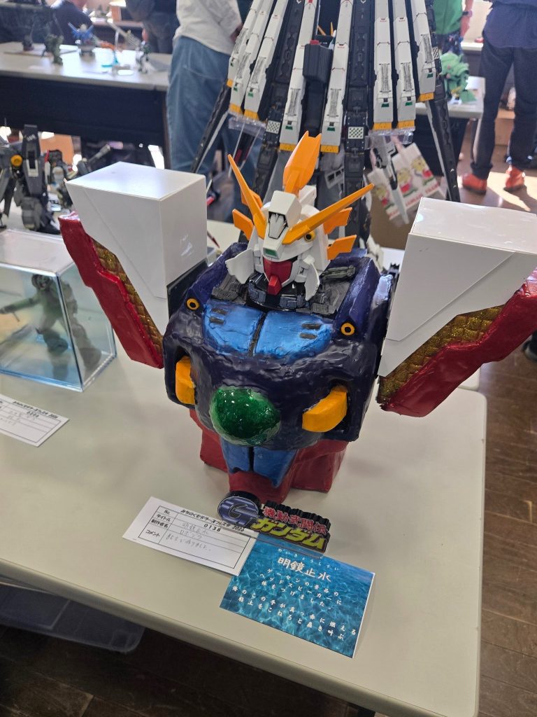 俺のこの手が真っ赤に燃える粘土を捏ねろと轟き叫ぶ！展示会に出したのですが、結構反応してもらえました。勢いで全身作ろうかと思ってます笑