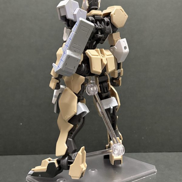 本体がザックリですが完成しました！残るタスクはシールドとバックパックです。（3枚目）