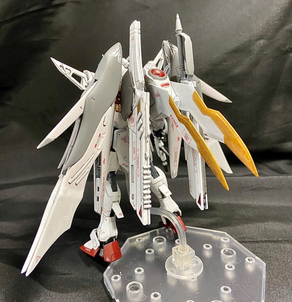 背部もお気に入りポイントグエル専用ディランザのパーツをミキシングして使ってます