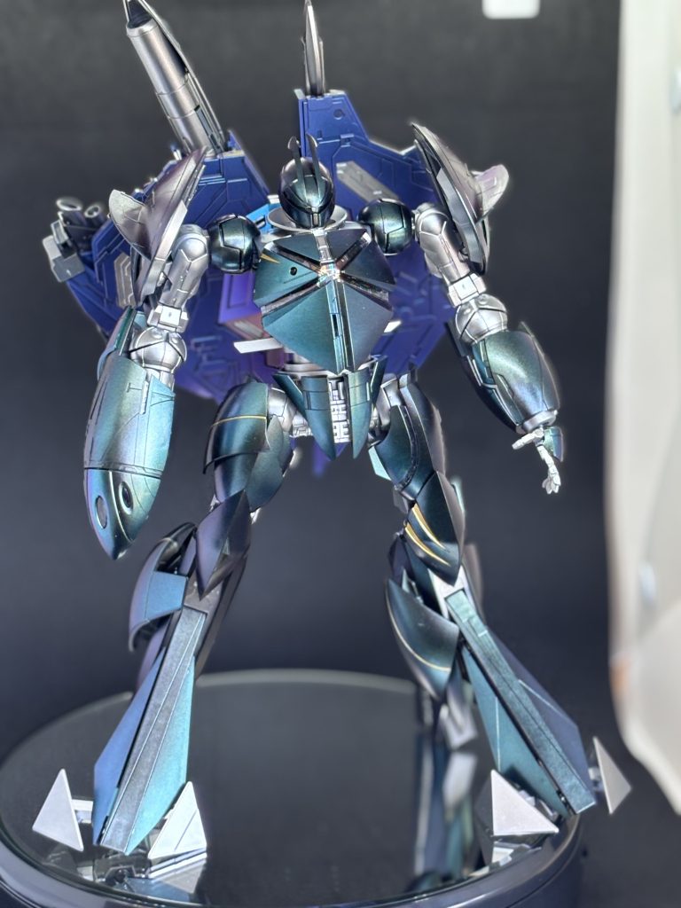 本体はストラクチャルフレアのミステリアスシルバー、背面キャラパスは同じくモルフォブルーです。