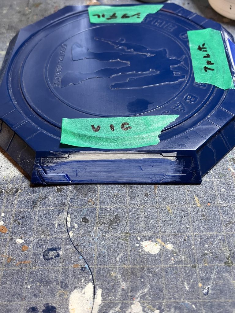 下地にシタデルの白を塗ったにvicカラーをひと塗りした感じになります