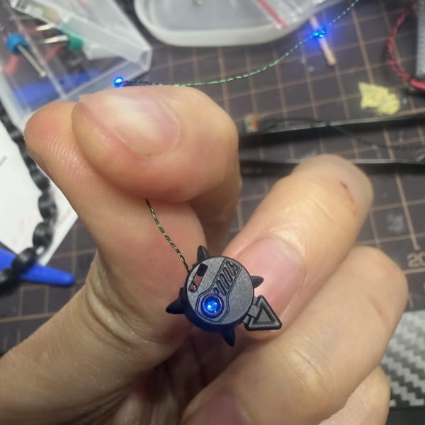 接着剤でミスして、その後、線がちぎれて、失敗じゃ‼️やり直し、またLED買わなきゃ💦（2枚目）