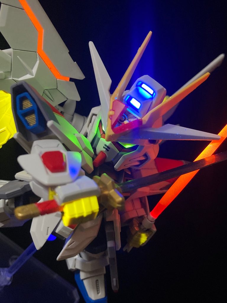 例によって蛍光でばっちばちに光ります。