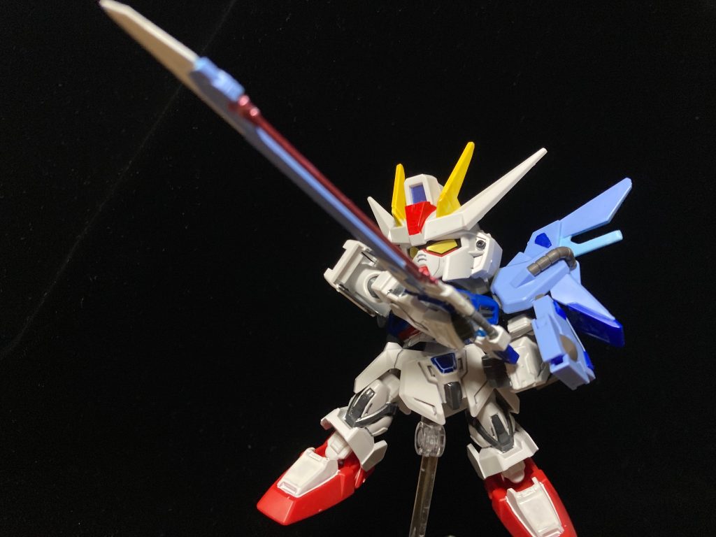 ソードです。同じくBB戦士のシュベルトゲベールとEGの肩。そこになんかハマったんで無改造のBB戦士マイダスメッサーをブッ刺してます。