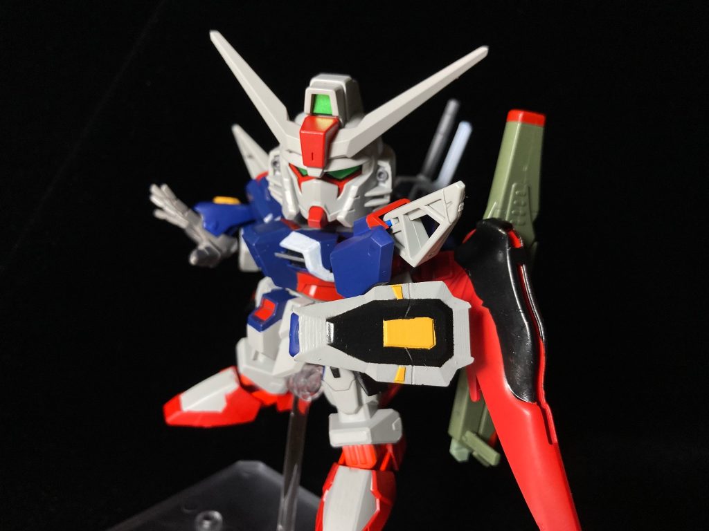 BB戦士にもSDEXにもついてない機動防盾(なんでだ？)3Dプリントで作った後適当な軸を生やして拳にくっつけてます。可動はまあいいかな……っつって展開前だけ。