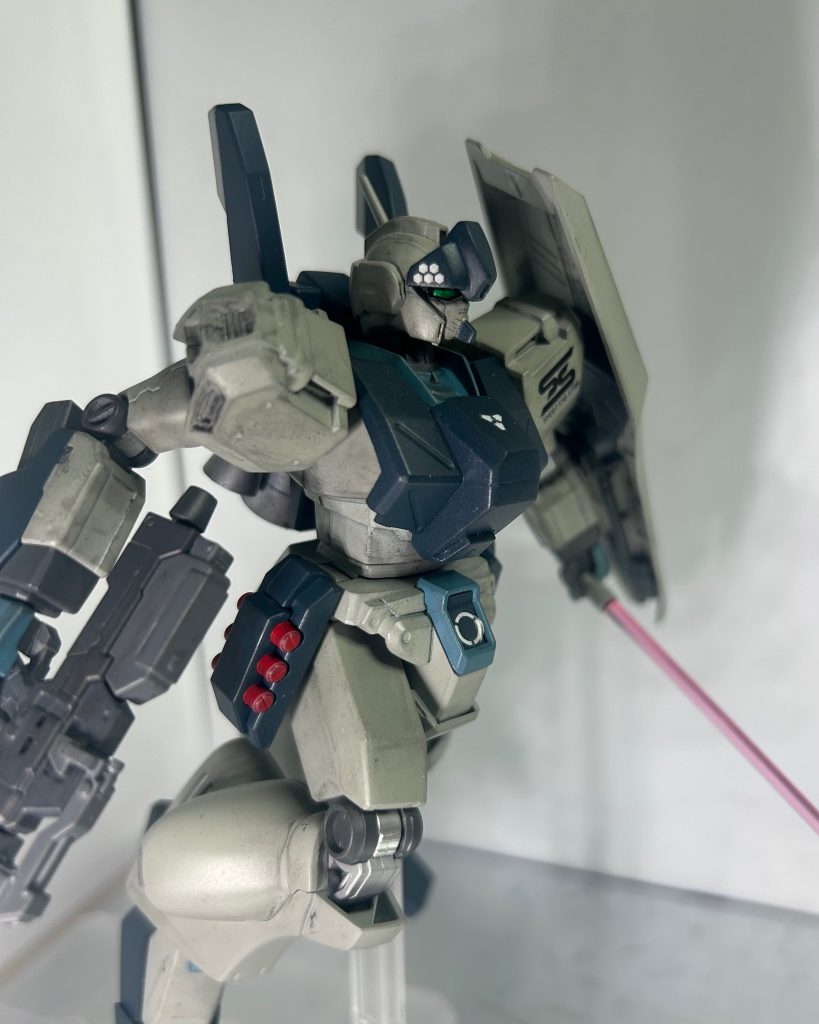 タクリード全高:19.0m本体重量:25.4t装甲材質:チタン合金セラミック複合材武装:ビームマシンガン　　 ビームサーベル　　 ハンドグレネード　　 ビームガン　　 シールドビームキャノン　　 シールドミサイル　　 バズーカ
