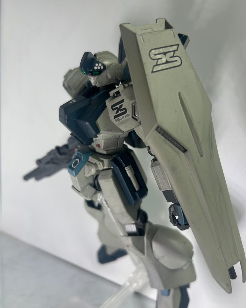 今回はジェガンの改造機でした。個人的に結構ジェガンだけどジェガンじゃない感が出たんじゃないかな、と。もうちょっとジェガン感を薄めたかったけど…何も思いつきませんでした…！