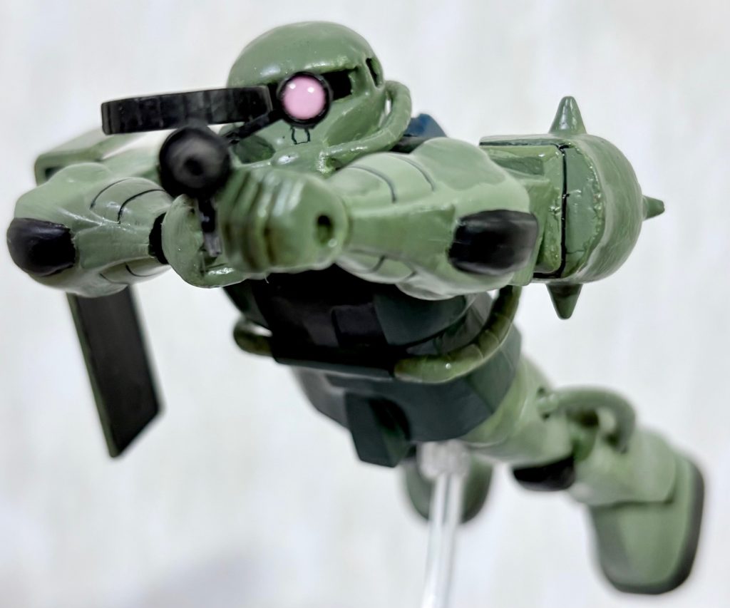 ザクマシンガンの構え。