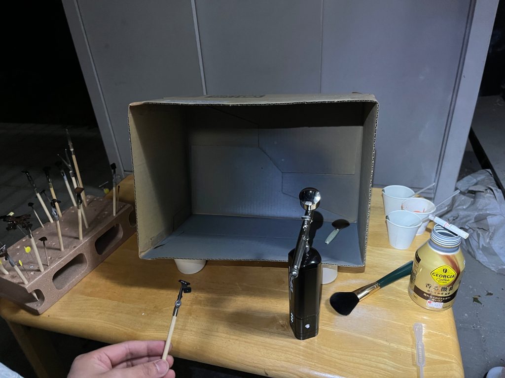 今回の塗装も充電式エアブラシで。RAYWOODさんのTR03でやってます。