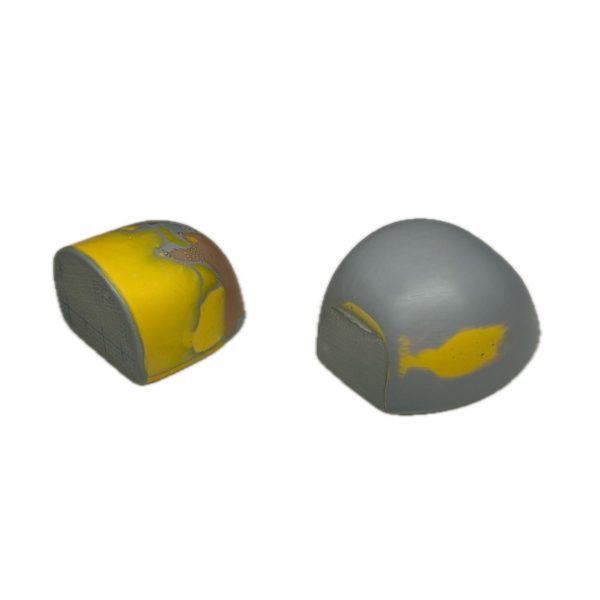 絵を見るとですね、左右で肩の装甲の形が若干違うんですよ…しょうがないので左右で一つずつ制作しました、細かい造形は追々作るとして、まずはベースって感じですね。（3枚目）