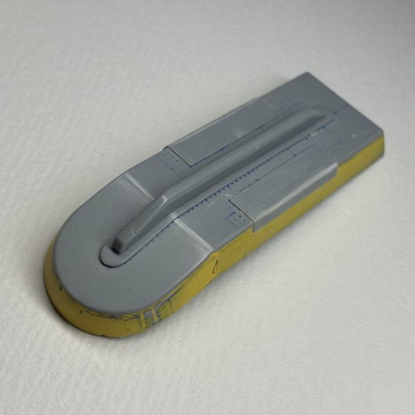 パーツが揃ってくるとそれなりな感じがしてきて、ワクワクしますね🌟あ、盾も作りました！メインはプラ板で、隙間や細かい部分はパテで形成しました。＊おおむね各パーツの寸法は揃えてあります。（4枚目）