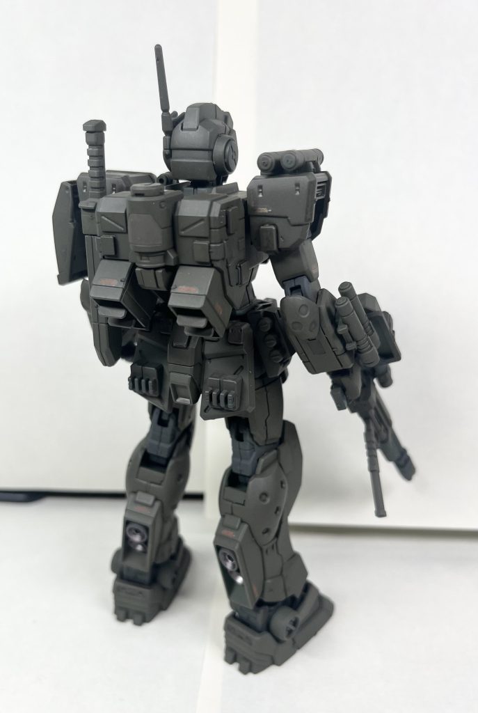 背面。グレー部分はタミヤのグレイグリーン(ドイツ空軍)で塗装、部分塗装は筆塗りとガンダムマーカーで仕上げてます。