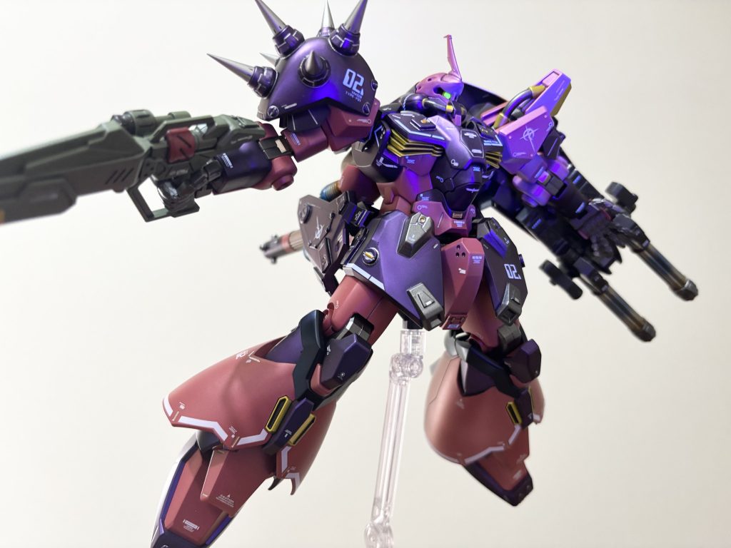 ブラックライトで　モノアイをグポーン💡とさせて😊忘れてましたがモノアイもプラパイプと百均のケータイデコパーツで改造してあります。