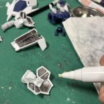 ガンダムジリウスの進捗ですね、メタリックマーカーはいったん終えて、スミ入れフェー[…]