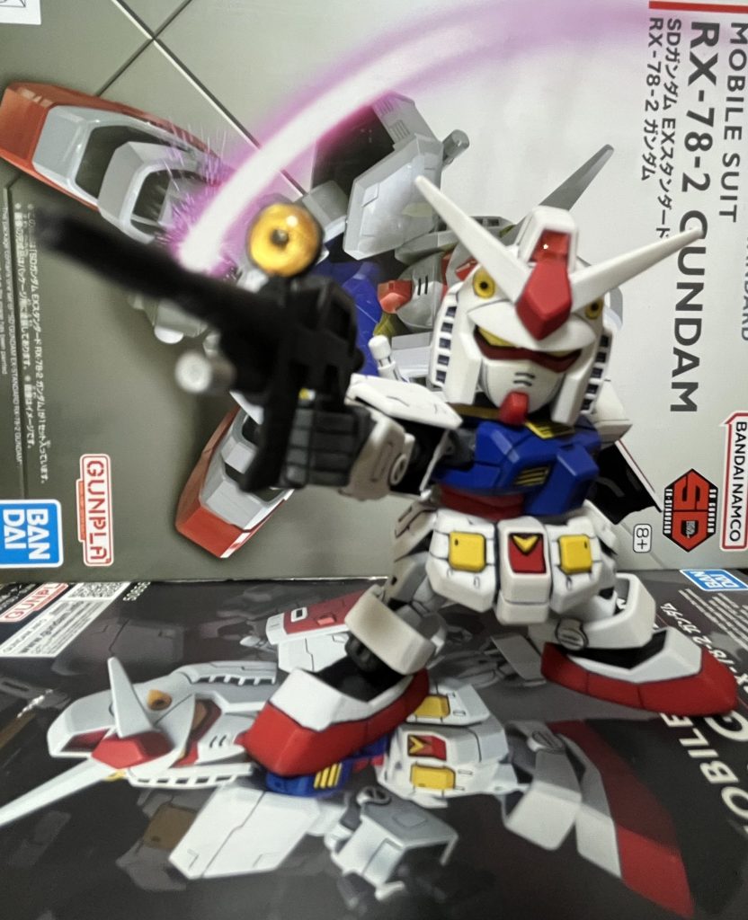 iPhoneを8から13に替えて、口角レンズってやつで撮ってみました。ビームライフルにピントを合わせるのは難しいです