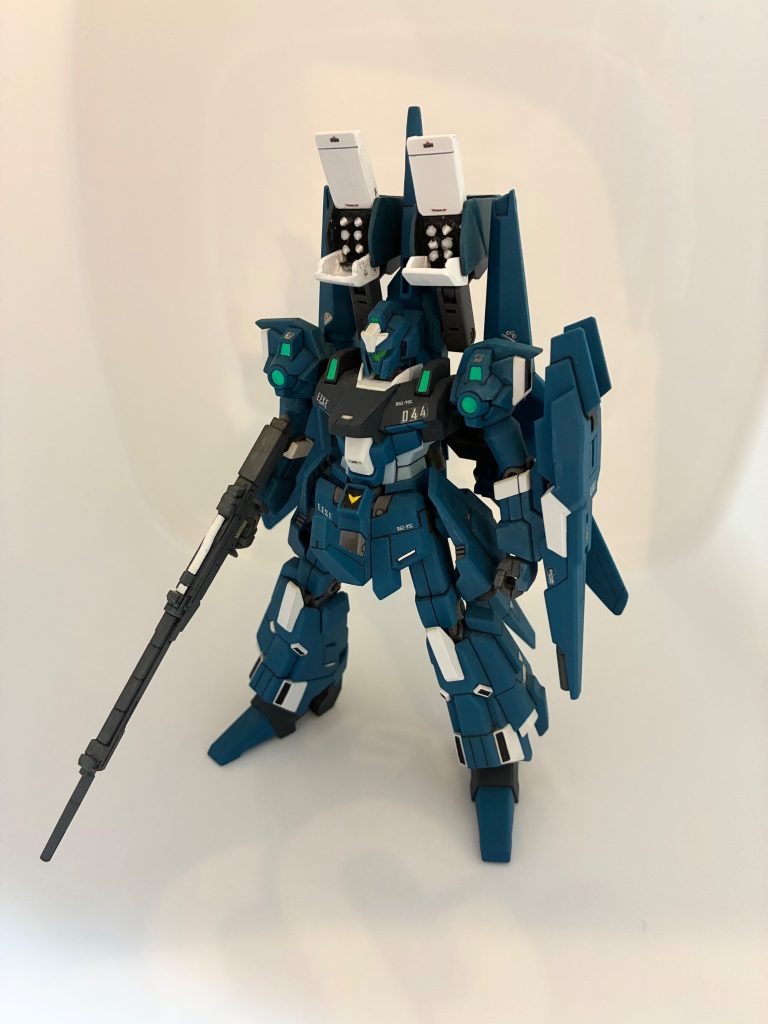 個人的には素立ちが好きなのでミサイルポッドを開くことはありませんが、既存パーツのアームで発射傾斜は調節できるイメージです！
