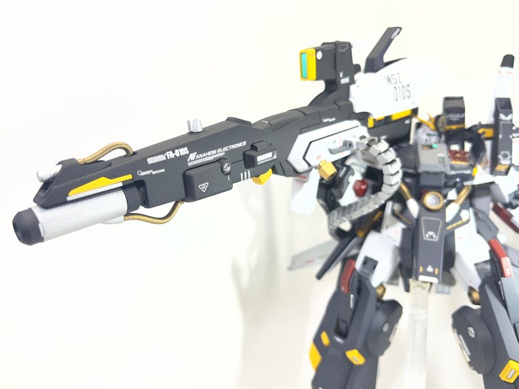 初めてver.kaのデカールを使用したのですが、説明書通りに貼ったつもりがカラーリングの変更などで貼る場所がなくなってしまったりしてかなり余らせてしまいました。専用デカールが余ってしまいかなり勿体無い…。