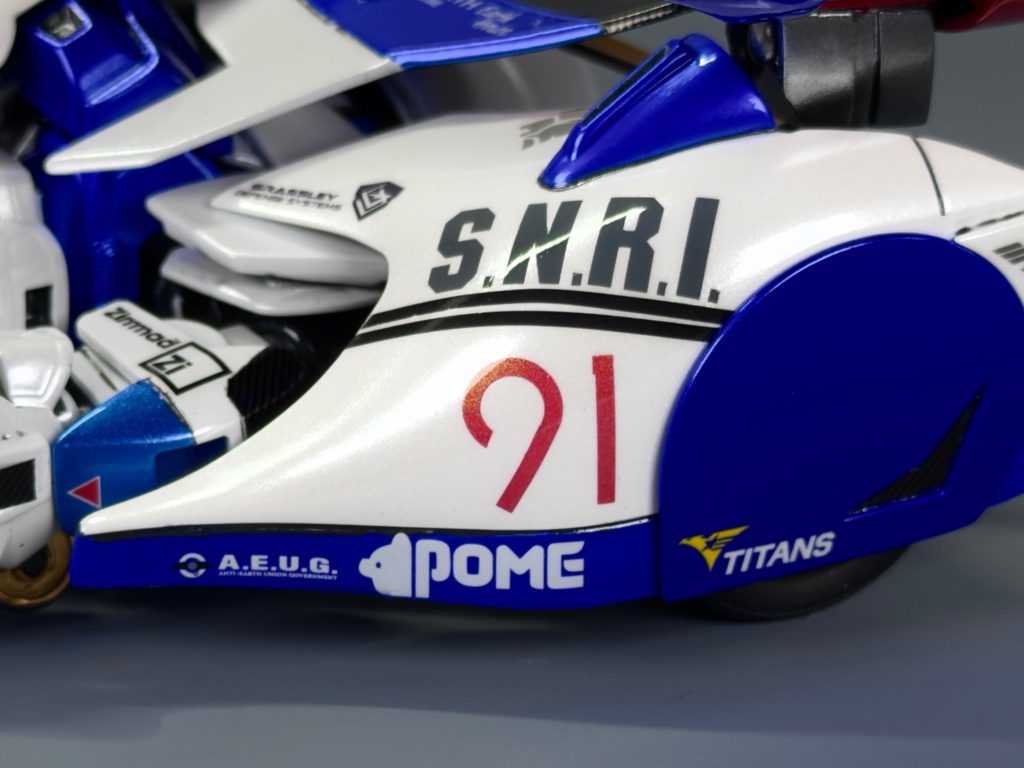 今作一番楽しかったポイント❗️レースカーのイメージでガンダム史の色んな企業や陣営を「スポンサー」にしてます笑ポメデカールの一番正しい使い方かもしれません笑