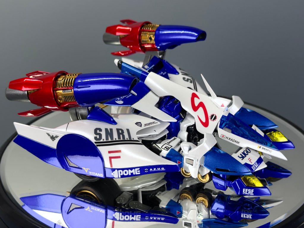 サナリィとF91のロゴだけは市販でなかったので汎用の文字デカールを切り出して並べました😌エゥーゴとティターンズをポメで挟んだりベネリット御三家を並べたり楽し過ぎて1週間くらいずっと遊んでました笑